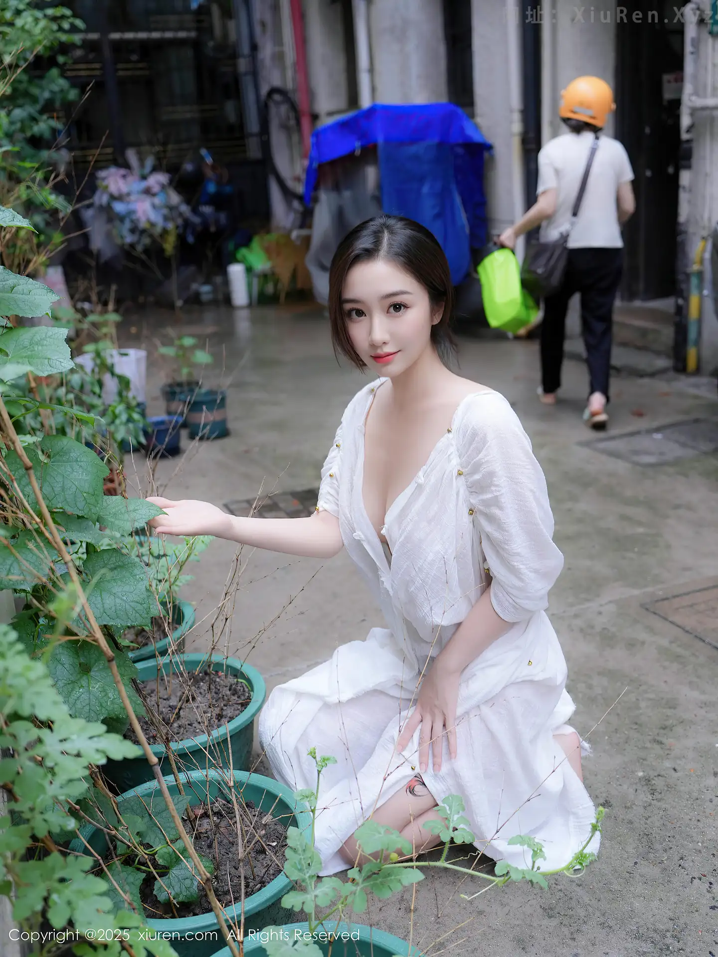 图片[3]-[XiuRen秀人网]VOL.10603 模特楠芝性感白色长袍半脱露白色丁字裤秀惹火身材撩人诱惑写真77P-秀人网官方网站